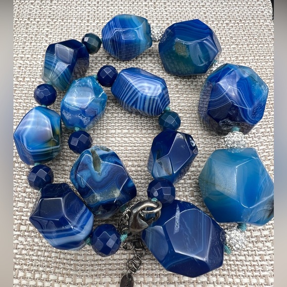 VINTAGE BLUE BANDED MARBLED AGATE FACETED BEAD Necklace. SILVER Findings. OOAK - Picture 6 of 7